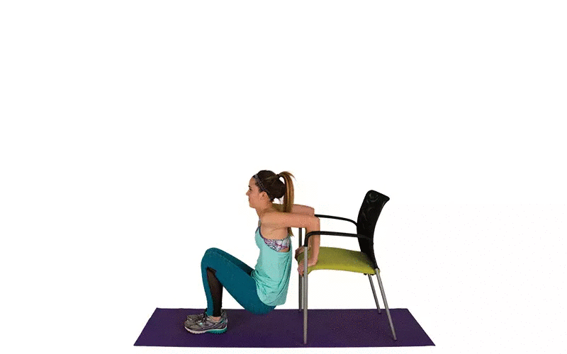 Triceps na krzesle - https://mataleo.eu/wp-content/uploads/2013/08/1448-1.jpg